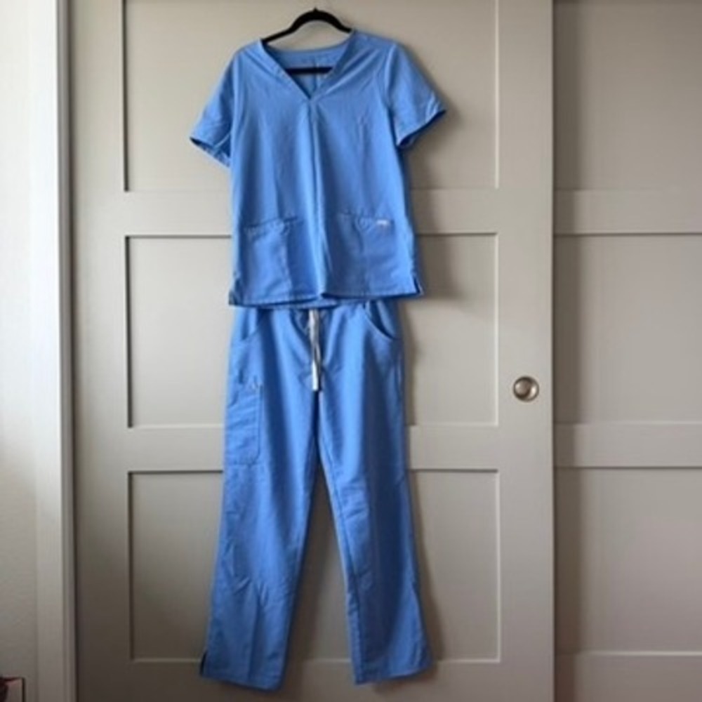 FIGS Scrub Set Womens M Light Blue V Neck Top Cargo Pants 2 Piece